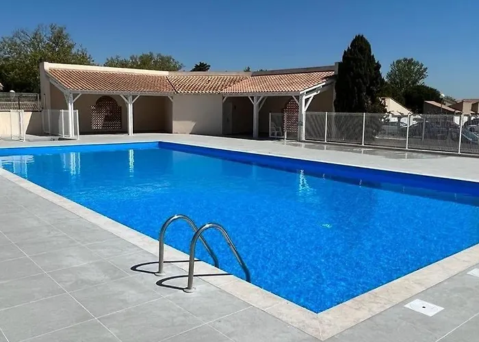 Maison De Dans Marines Avec Piscine Commune, 4 Couchages, 250 M De La A Lrma4 Portiragnes